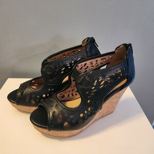 Miz mooz black leather wedge sandles